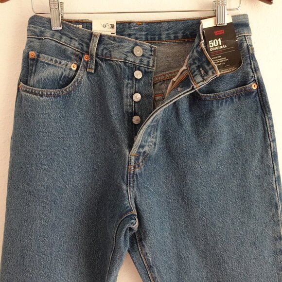 Levi's 501 Jeans Women's Size 28x30 Blue Denim Button Fly Straight Leg - Picture 4 of 12